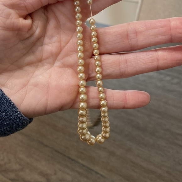 VINTAGE yellow pearl necklace - Picture 3 of 8